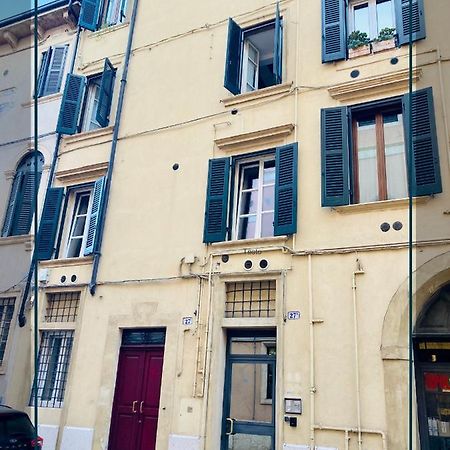 Un Punto Al Cuore A Verona Exterior photo